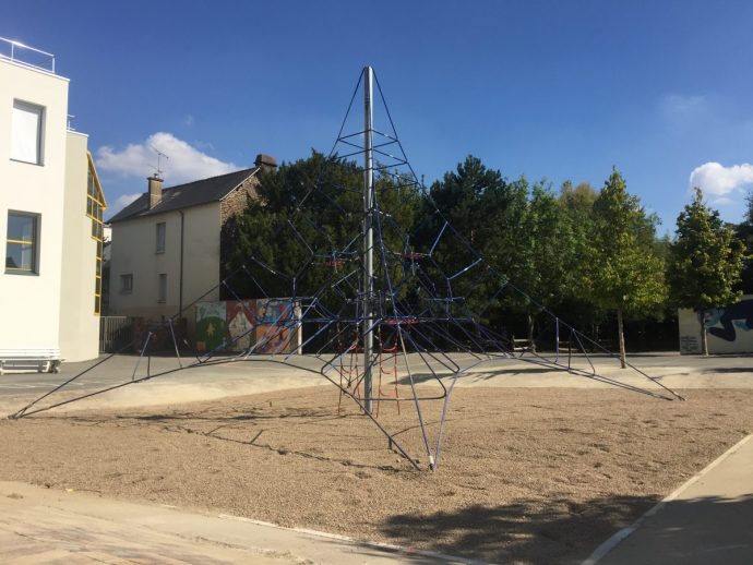 jeu pour enfants pyramide de cordes-Rennes-35-aire de jeux